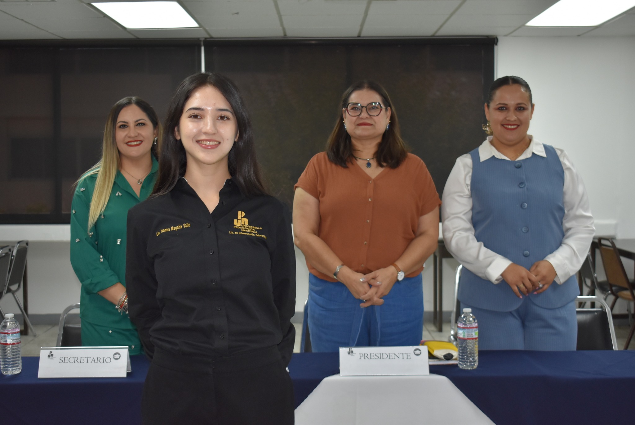 Estudiantes colaborando